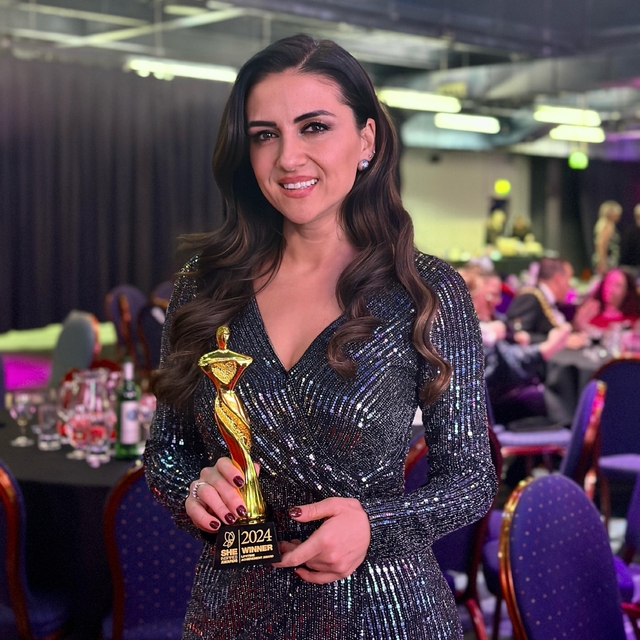 Türk öğretmen Dilek Livaneli, Birleşik Krallık'ta "yaşam boyu başarı" ödülü...