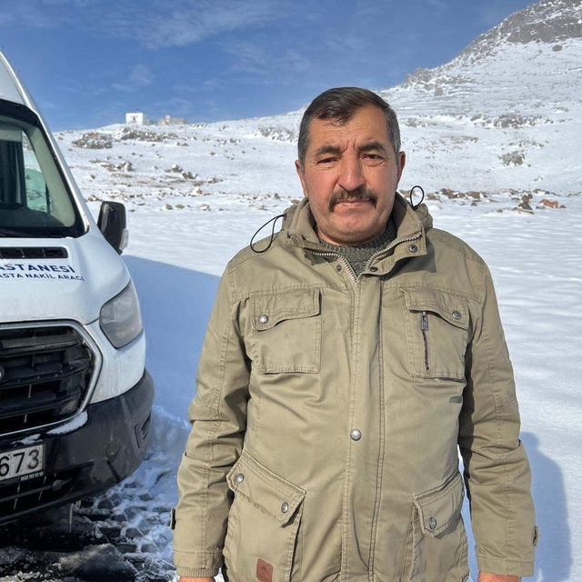 Yolu kardan kapanan köyde mahsur kalan diyaliz hastası kurtarıldı