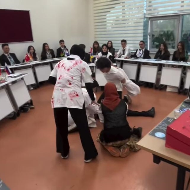 Samsun'da lise öğrencileri dünya meselelerini masaya yatırdı