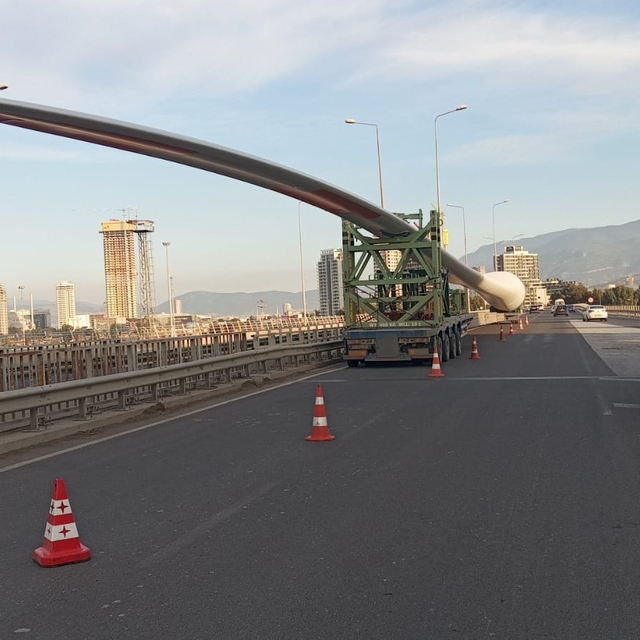 Türkiye'nin toplu ulaşımdaki ilk RES projesinde kullanılacak olan türbinler...