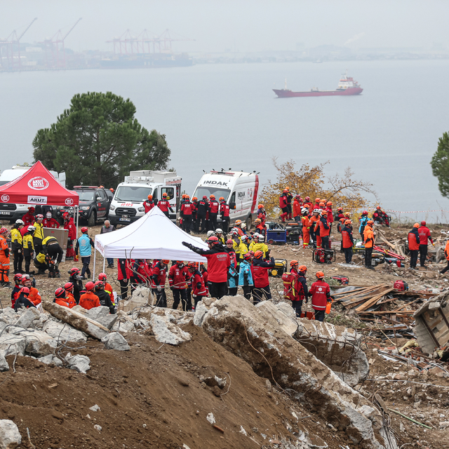 Bursa'da 1000 arama kurtarma personelinin katılımıyla deprem tatbikatı yapı...
