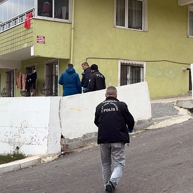 Bıçakla saldıran oğlunu tabanca ile yaraladı