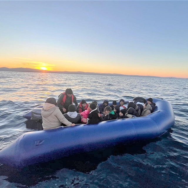 İzmir'de 99 kaçak göçmen yakalandı, 110 kaçak göçmen kurtarıldı