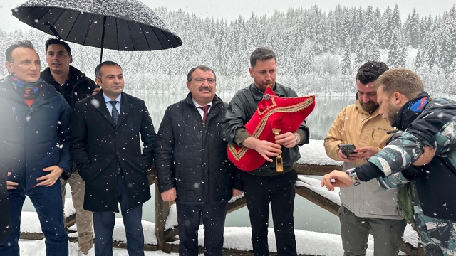 Karagöl'de kar eşliğinde turizm toplantısı