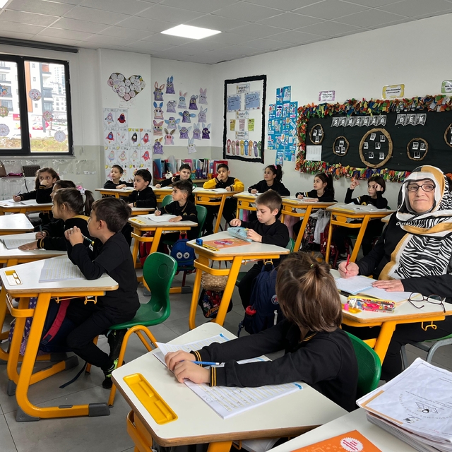 Babası okula göndermedi, hayalini 81 yaşında gerçekleştirdi