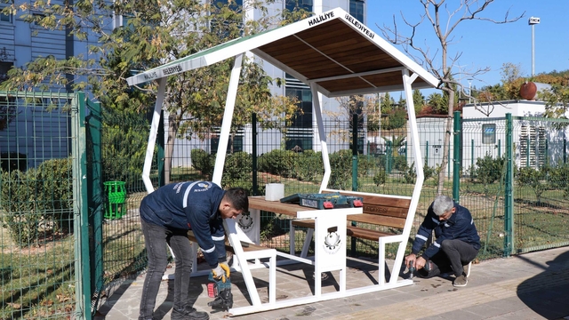 Şanlıurfa'da üretilen kamelya ve banklar hizmete girdi
