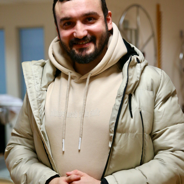 Seçim çalışmasındaki kazada omurgası kırılan muhtar fizik tedaviyle yürümey...