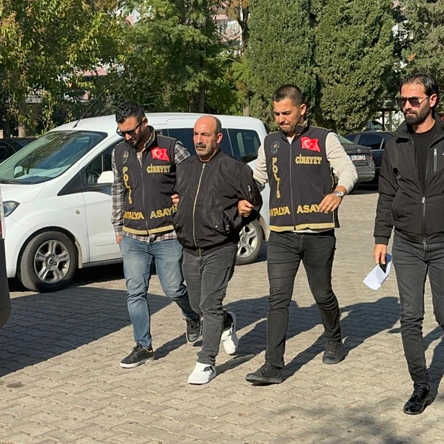 Antalya'da imam nikahlı olarak yaşadığı kadını öldürdüğü iddia edilen zanlı...