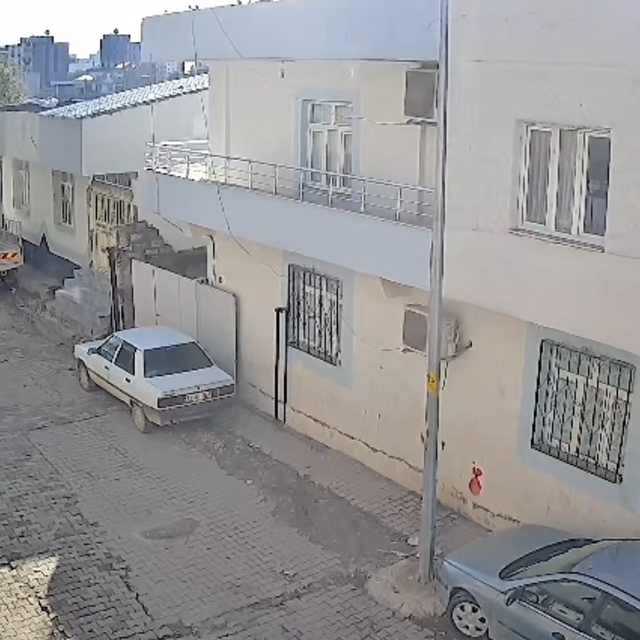 Minibüsün çarptığı 4 yaşındaki Onur öldü; kaza kamerada