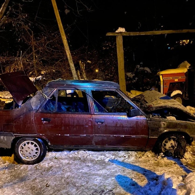 Karabük'te park halindeki otomobil yandı