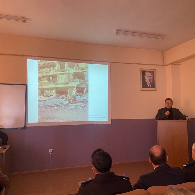 Sarayönü'nde AFAD uzmanları afet yönetiminde gönüllülüğü anlattı