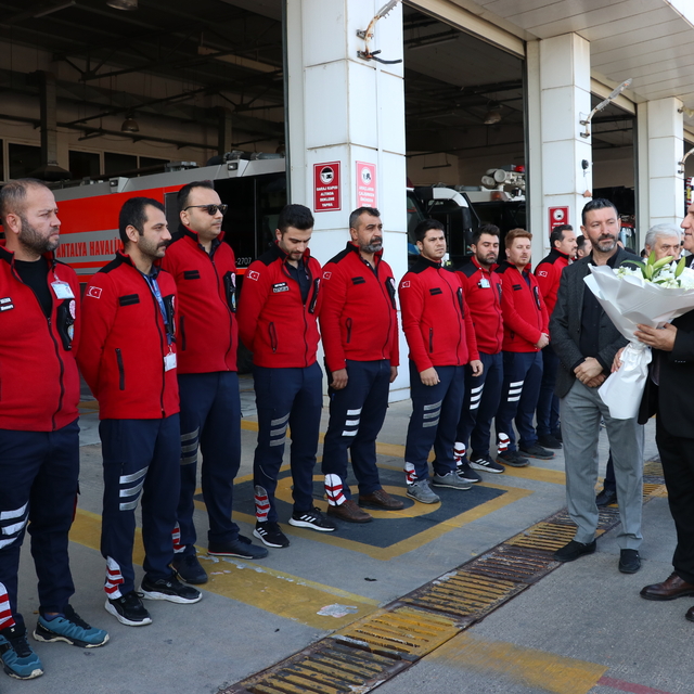 Antalya'da uçakta çıkan yangına 23 saniyede müdahale eden ekibe teşekkür zi...