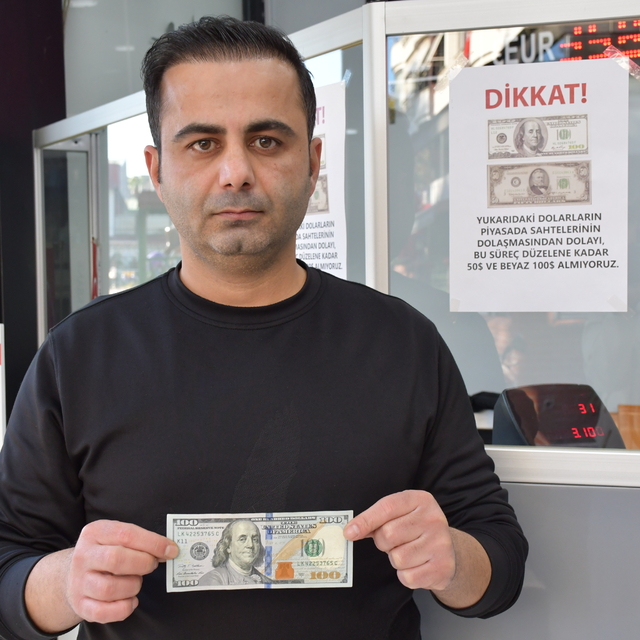Adana'da bazı döviz büroları sahte banknot iddiasıyla 50 ve 100 dolar alımı...