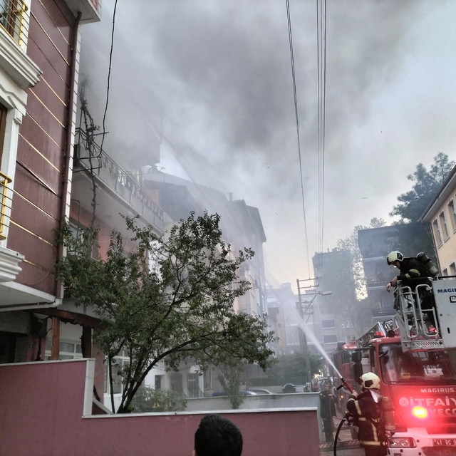 Kocaeli'de yangın çıkan ev kullanılamaz hale geldi