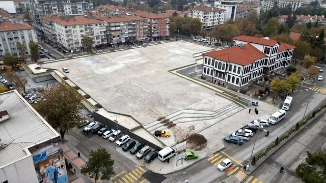 Çankırı'da kent meydanı inşaatının sonuna gelindi