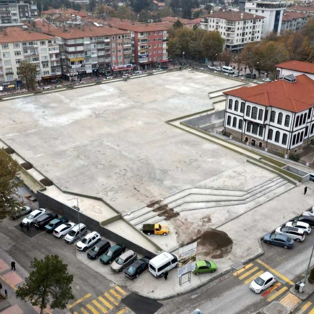 Çankırı'da kent meydanı inşaatının sonuna gelindi