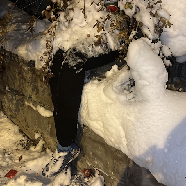 Kadın cinayeti ihbarına giden polis, kar altında kalmış cansız mankenle kar...