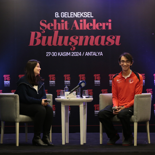 Milli okçu Mete Gazoz, Antalya'da gençlerle buluştu: