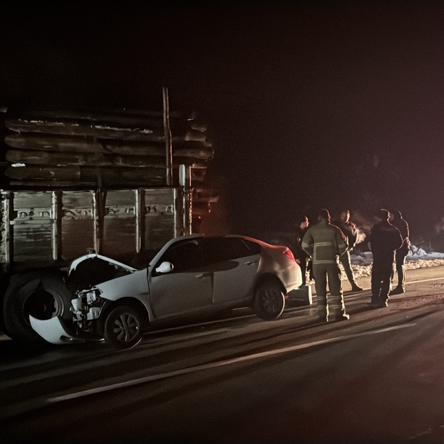 Karabük'te tomruk yüklü kamyona arkadan çarpan otomobilin sürücüsü yaraland...