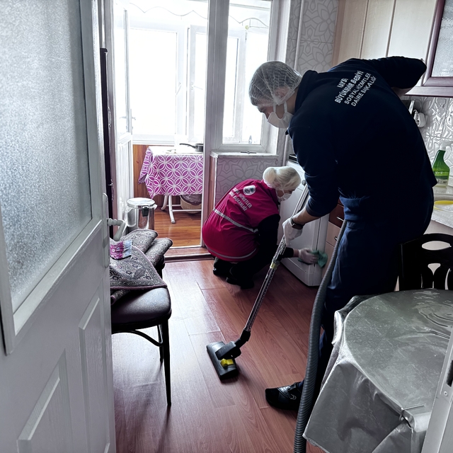 Büyükşehir Belediyesi, yaşlıların evlerinin temizliği için 7 yılda 25 bin h...