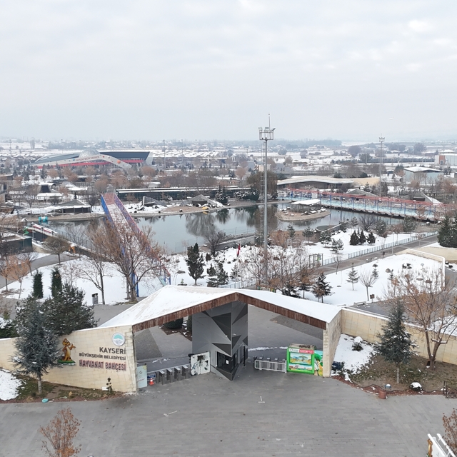 Büyükşehir Belediyesi hayvanat bahçesini kışa hazırladı