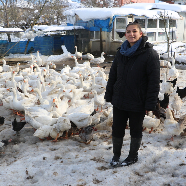 Ebru, hayallerini gerçekleştirmek için köye yerleşti