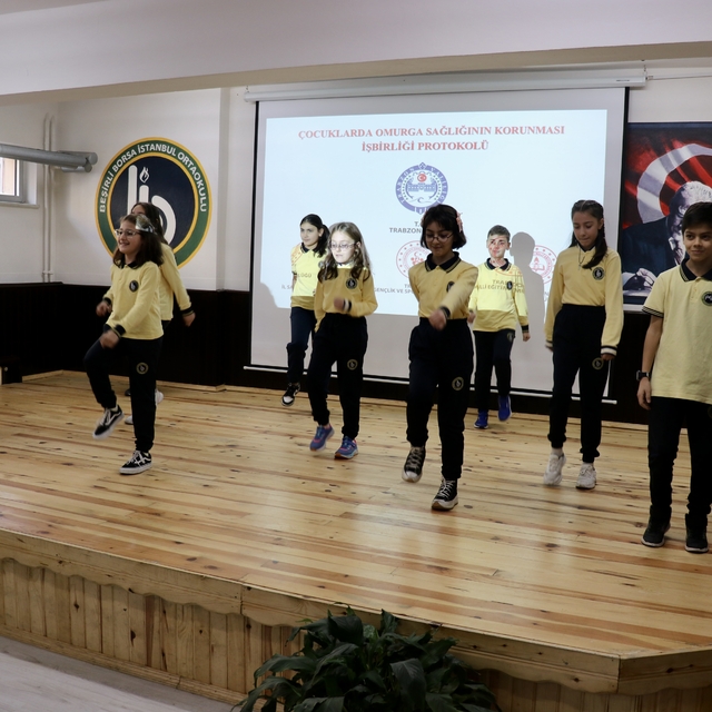 Trabzon'da öğrenciler omurga sağlığı hakkında bilgilendirildi