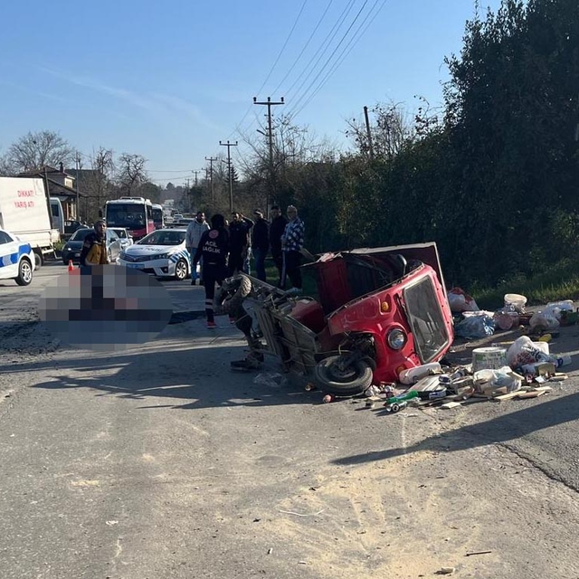 Kamyonet ile çarpışan triportörün sürücüsü öldü