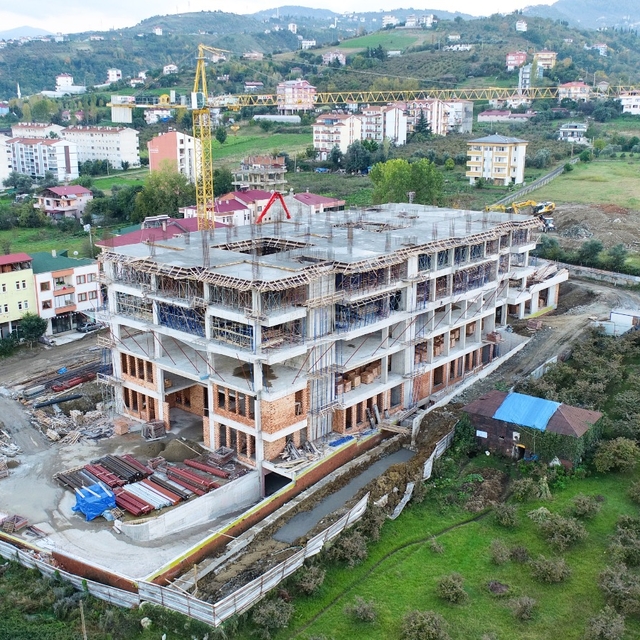 Akçaabat'ta Adalet Sarayı inşaatı devam ediyor