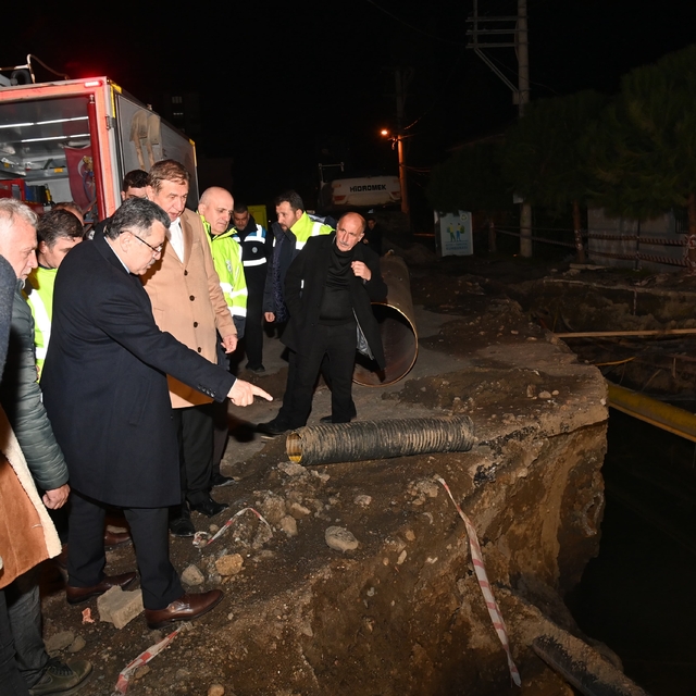 Trabzon Büyükşehir Belediye Başkanı Genç, Yıldızlı'daki içme suyu hattı çal...