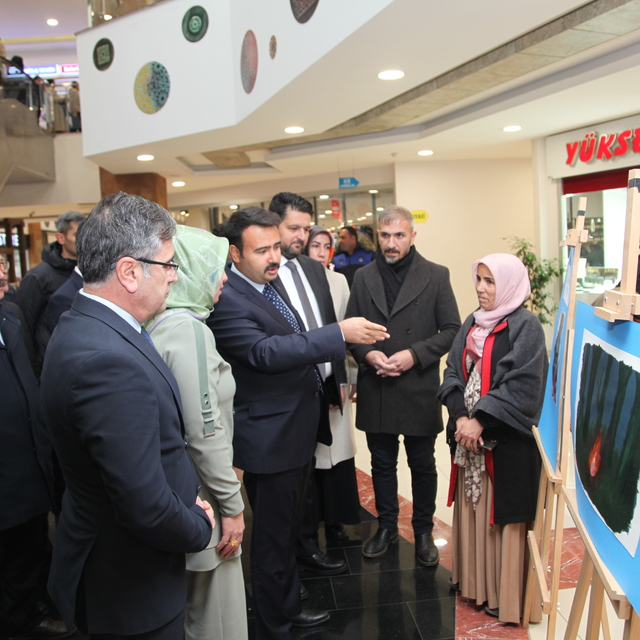 Ahlat'ta "Ben Engelli Olsaydım" temalı resim sergisi açıldı