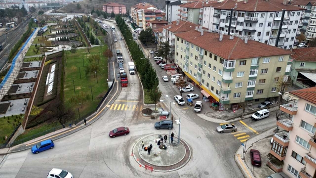 Çankırı'da refüj yenileme çalışmaları sürüyor