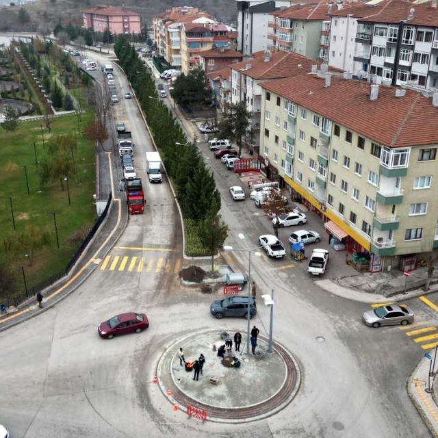 Çankırı'da refüj yenileme çalışmaları sürüyor