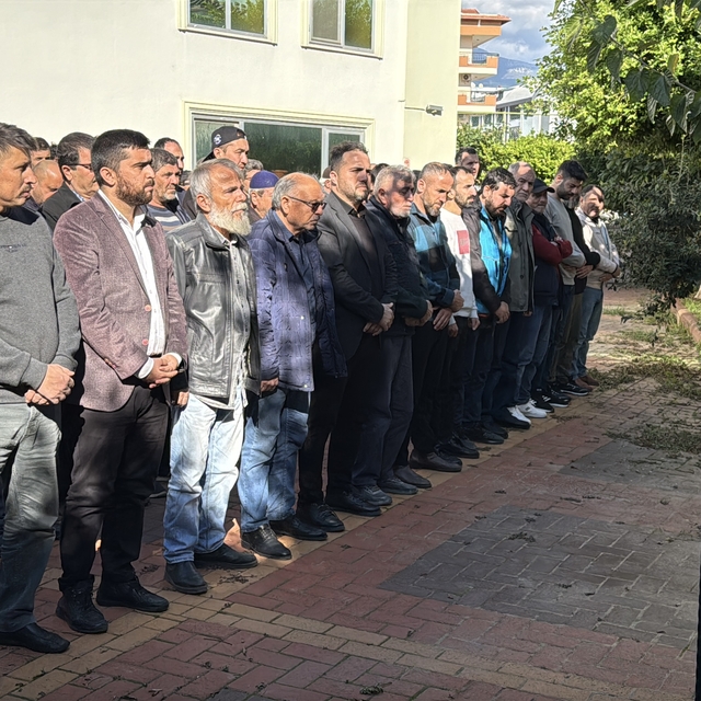 İsrail'in saldırısında ölen Filistinliler için Alanya'da gıyabi cenaze nama...
