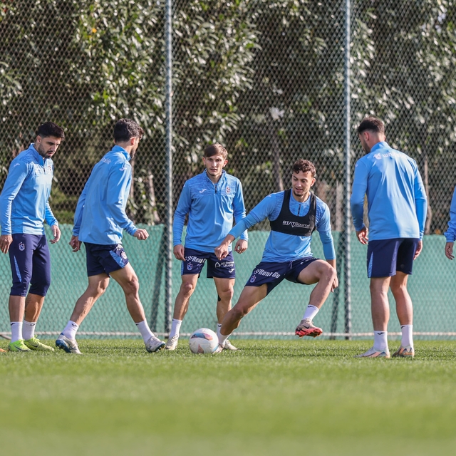 Trabzonspor kafilesi, Antalya'ya gitti