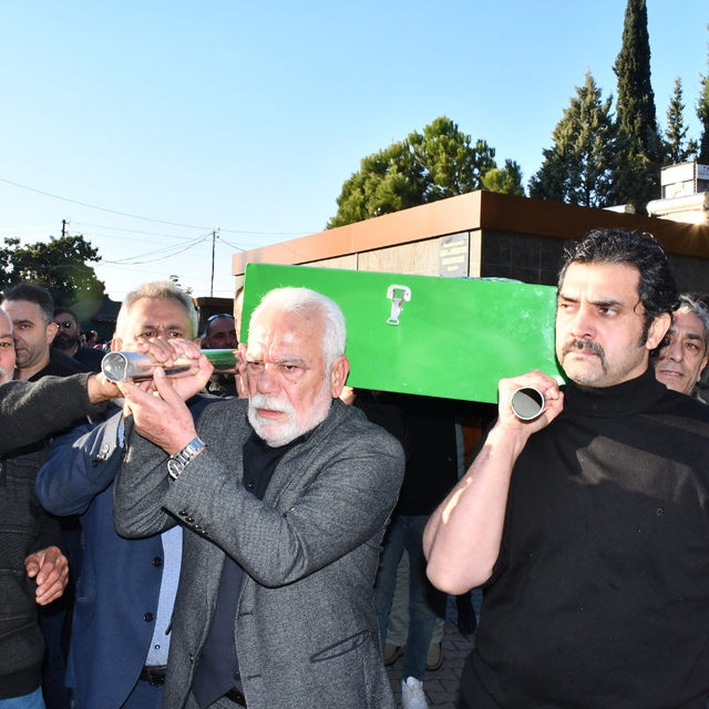 Şarkıcı Bayhan Gürhan'ın babasının cenazesi Adana'da toprağa verildi