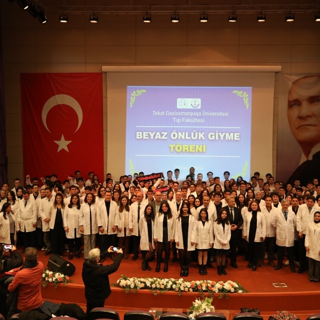 Tokat'ta tıp fakültesi öğrencileri beyaz önlük giydi