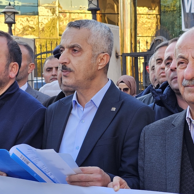 Siirt Belediyesinin sözleşmesini yenilemeyeceğini bildirdiği personellere i...