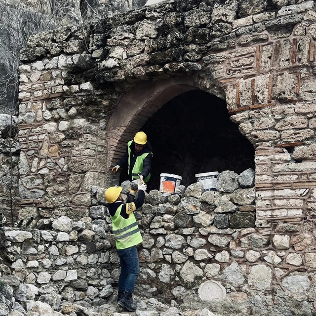 Kral Kaya Mezarları bölgesindeki Osmanlı dönemine ait iki hamam restore edi...