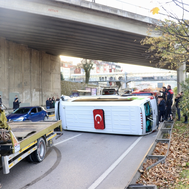 Trabzon'da üç aracın karıştığı trafik kazasında 1 kişi yaralandı