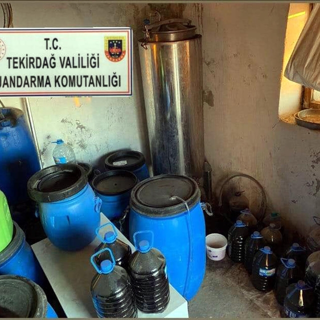 Şarköy'de 1165 litre sahte içki ele geçirildi; 2 gözaltı