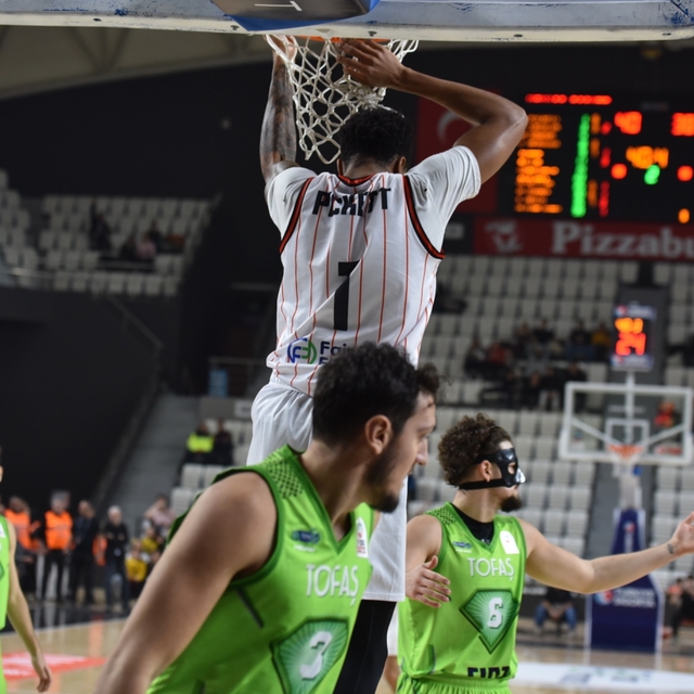 Manisa Basket - TOFAŞ: 106-109