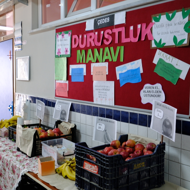 Karapınar'da öğrenciler için "Dürüstlük Manavı" projesi hayata geçirildi