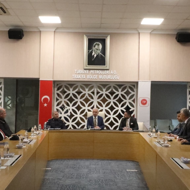 Kırklareli Valisi Turan, doğalgaz kombine çevrim santralinde incelemede bul...