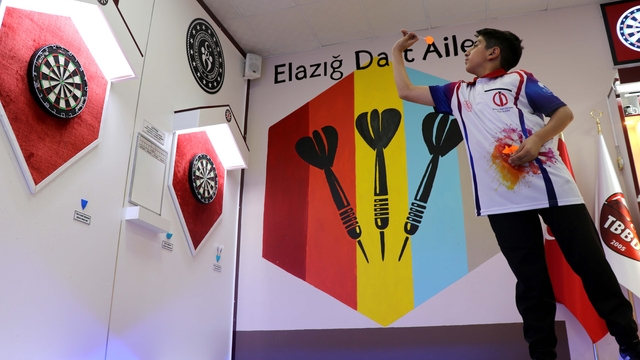 Elazığlı İbrahim dart sporunda şampiyon olunca hedef büyüttü