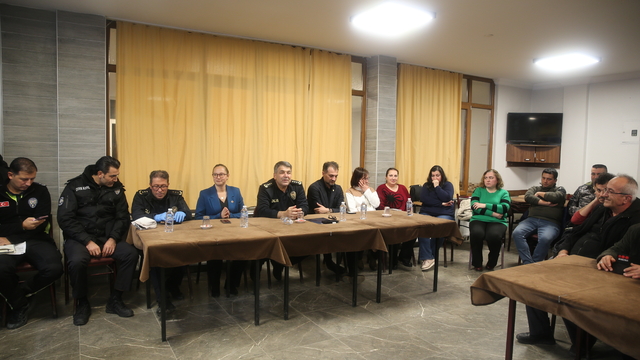 Edirne Emniyet Müdürü Karaburun, Atatürk Mahallesi'nde vatandaşlarla bir araya geldi