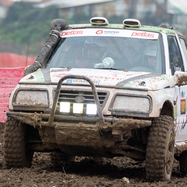 Off-road tutkunu kadın doktor pistlerde rüzgar estiriyor