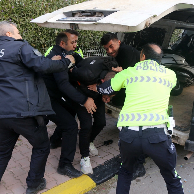 'Yarın kıyamet kopacak' diyerek çaldığı minibüsle 30 kilometre kaçtı