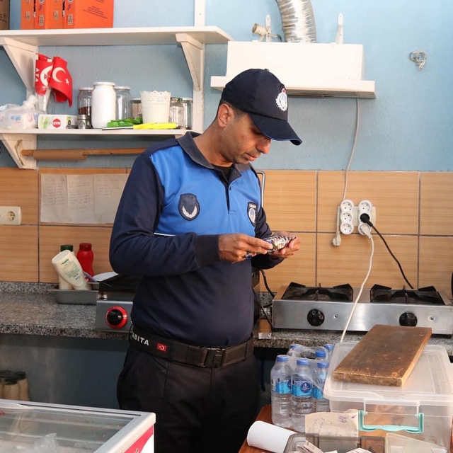 Kaş'ta zabıta ekipleri okul kantinlerini denetledi