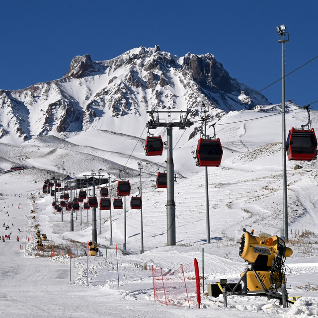 Erciyes Kayak Merkezi'nde sezon açıldı